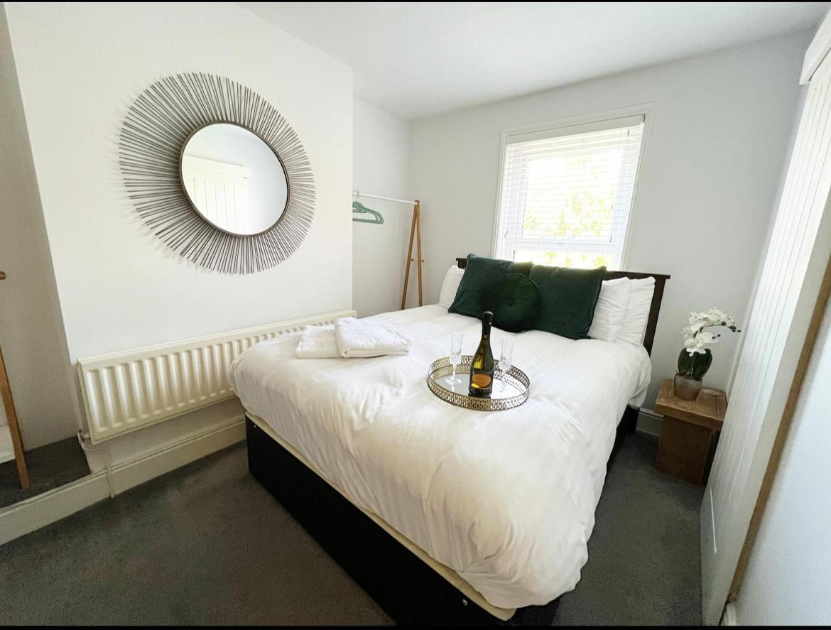 Modern 3 Bed, Heart Of Ashley Cross, 5 Mins To Sandbanks Poole Zewnętrze zdjęcie